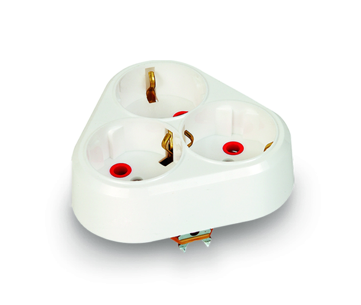 Розетка 3 гнізда, з/з, 16А, прих. уст., тип "клевер", AY-KA, (77 131 00)